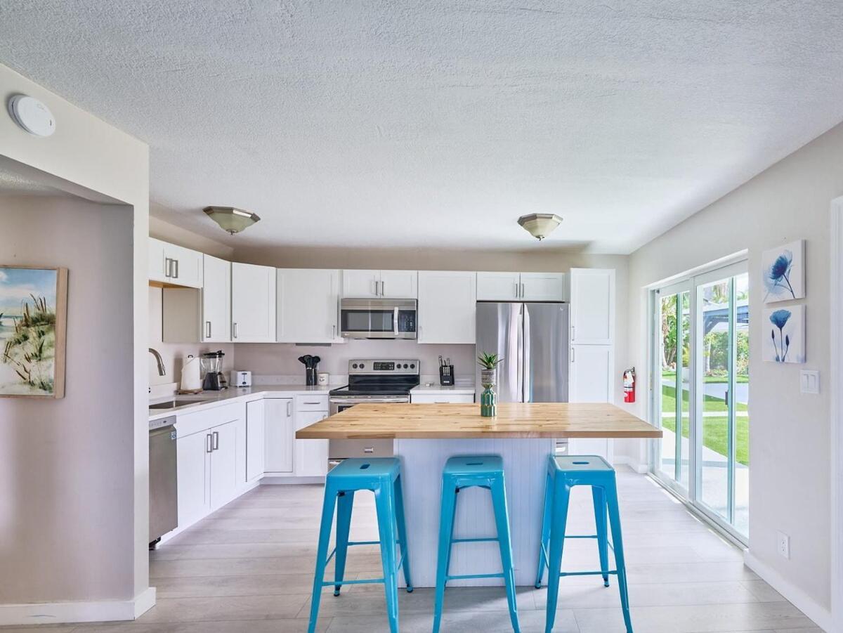 Grand 2 Bedroom On The Intracoastal Riviera Beach Bagian luar foto